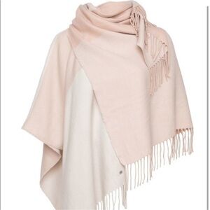 Soia & Kyo Scar With Fringe Wrap NWT